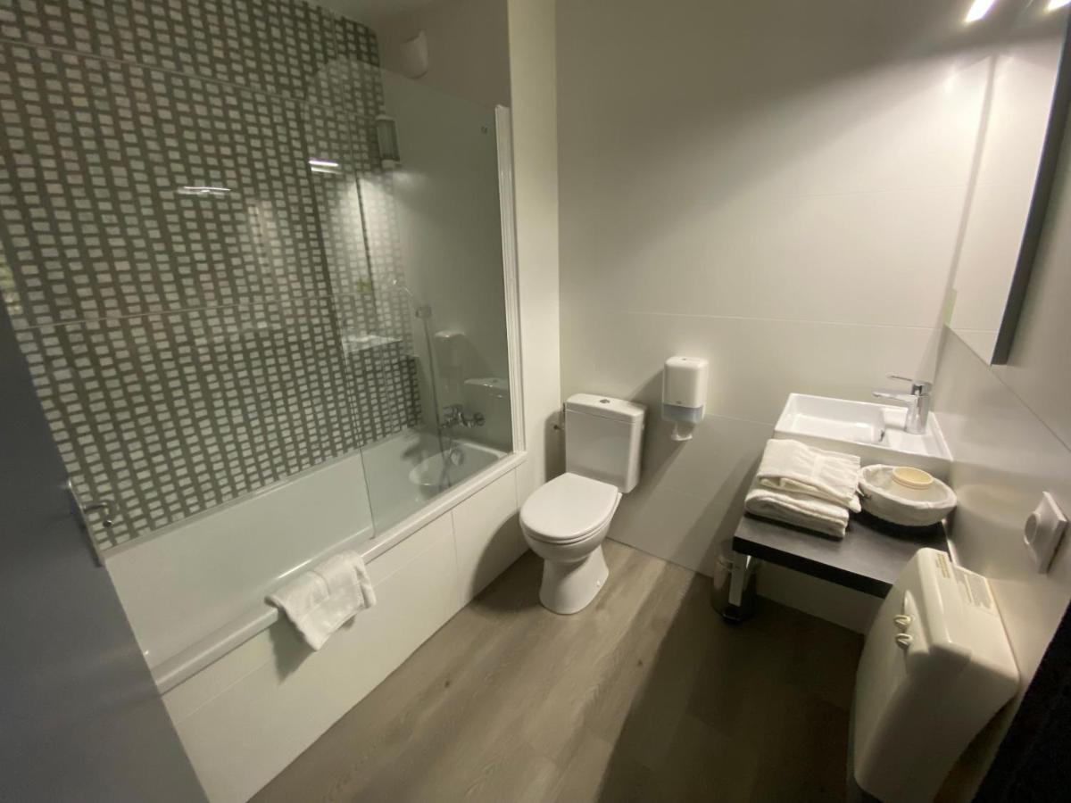La Roseliere Hotel Saint-Quentin-Fallavier Buitenkant foto