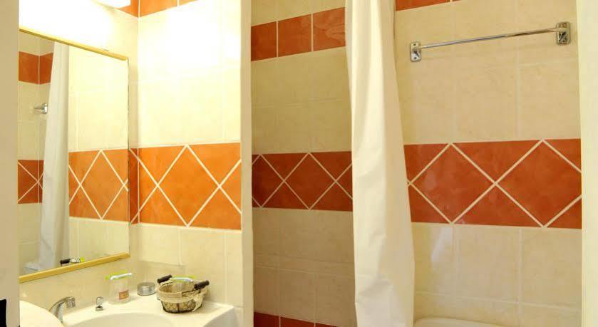 La Roseliere Hotel Saint-Quentin-Fallavier Buitenkant foto