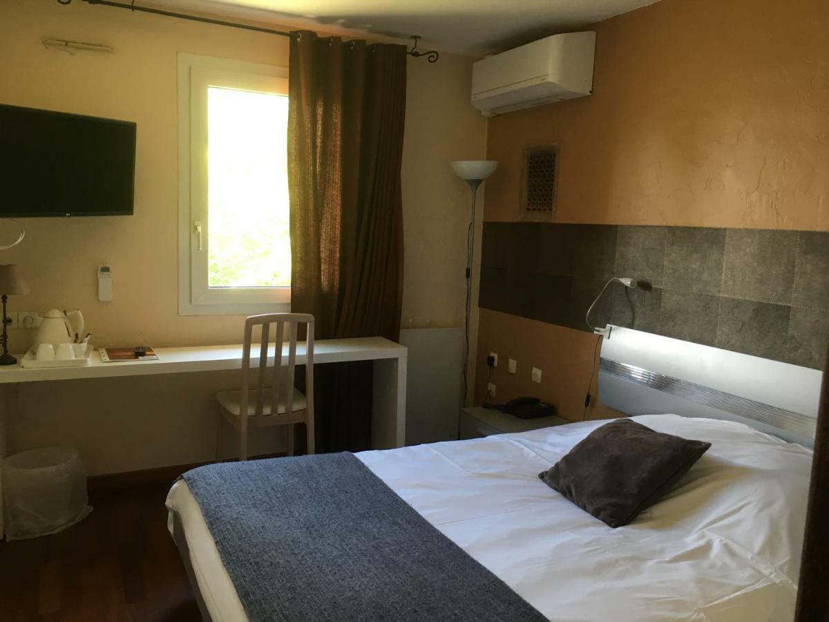 La Roseliere Hotel Saint-Quentin-Fallavier Buitenkant foto