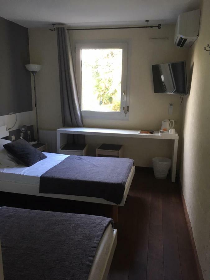 La Roseliere Hotel Saint-Quentin-Fallavier Buitenkant foto